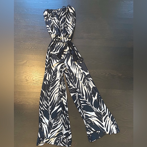 Women’s Black and White Jumpsuit - Picture 5 of 8